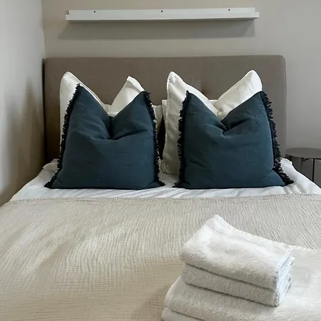 Lejlighed Modern 1-bed With Pool & Seaview *