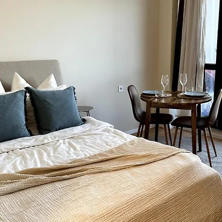 Modern 1-bed With Pool & Seaview *