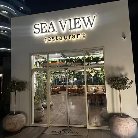 Modern 1-bed With Pool & Seaview