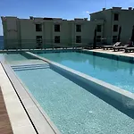 Apartman Modern 1-bed With Pool & Seaview Várna