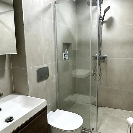 Modern 1-bed With Pool & Seaview Warna