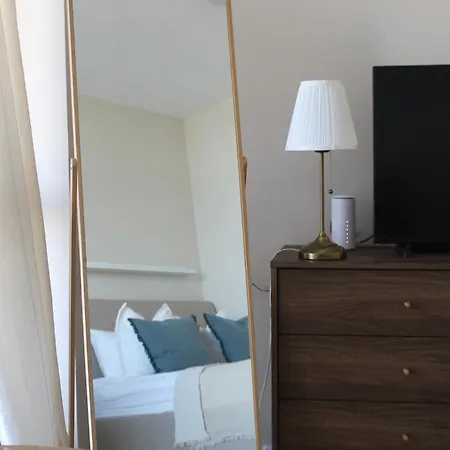 Apartmán Modern 1-bed With Pool & Seaview *