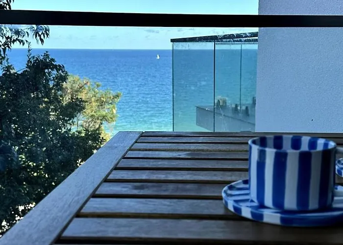 Апартамент Modern 1-bed With Pool & Seaview Варна