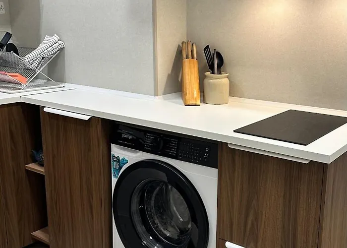 Апартамент Modern 1-bed With Pool & Seaview Варна